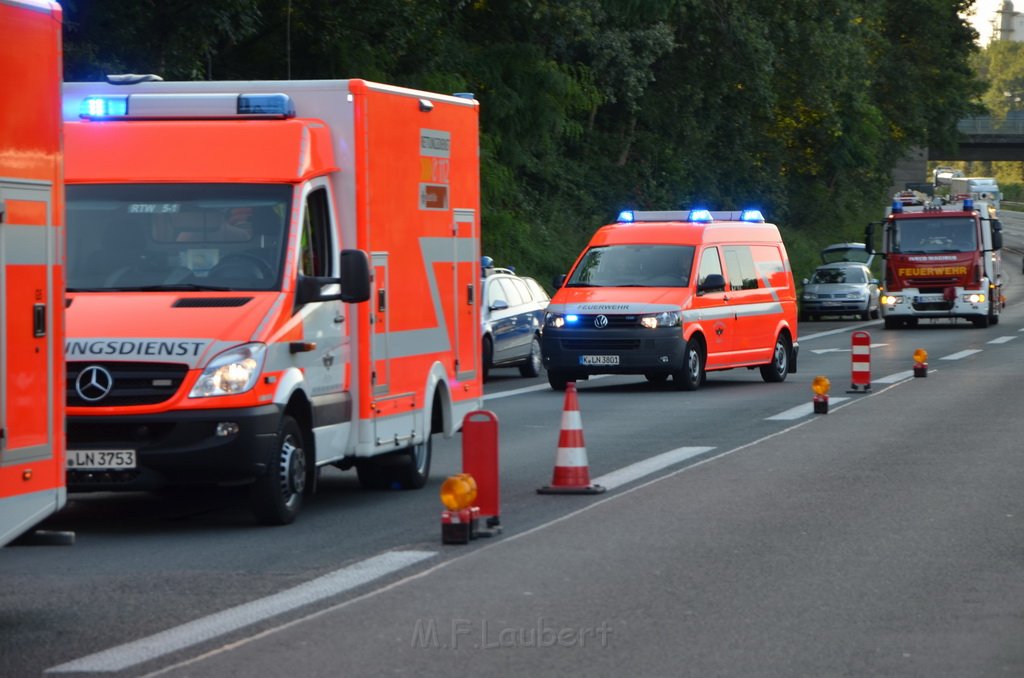 Einsatz BF Koeln Klimaanlage Reisebus defekt A 3 Rich Koeln hoehe Leverkusen P140.JPG